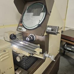 Mitutoyo
PROFILE PROJECTOR PH350
