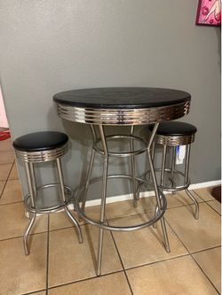 Table & bar stools
