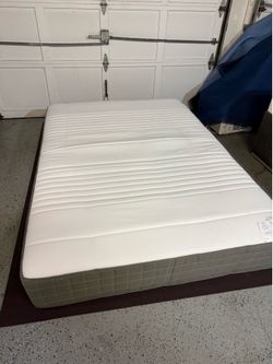 Full size mattress in great condition very comfortable
