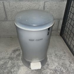 Step trashcan