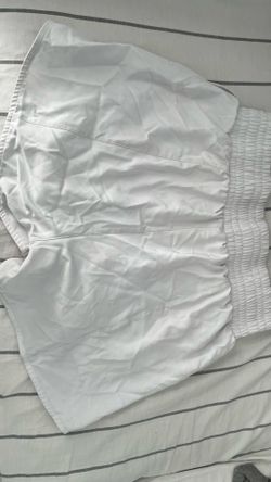 Women’s white shorts with pockets and built in shorts