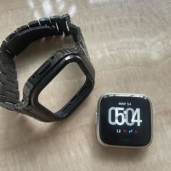 Fitbit Versa Lite Smartwatch With Black Metal Band