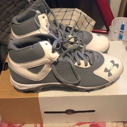 SOCCER Under Armor Shoes New40$