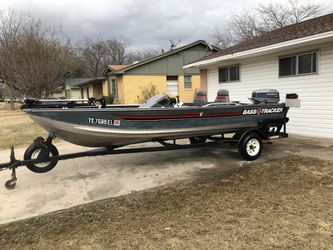 1989 bass tracker boat V17 tournament edition With a 1989 50 hp Evinrude  with Tilton trim 35 Pound trust motor guide trolling motor Foot control Eag  for Sale in Dallas, TX - OfferUp