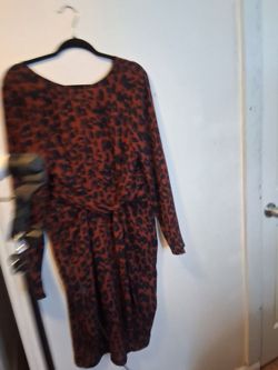 PYTAnimal print chic mom core dress emphasizing waist long sleeves
