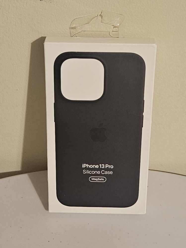 Apple Silicone Case with MagSafe for iPhone 13 Pro - Midnight