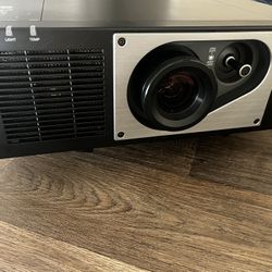 Projector - Panasonic FRZ50 WUXGA DLP 