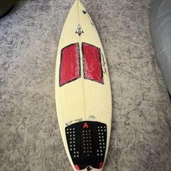 Short board Surfboard - Great Condition - 5’9”