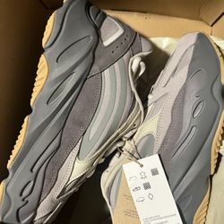 Yeezy 700 V2 Tephra