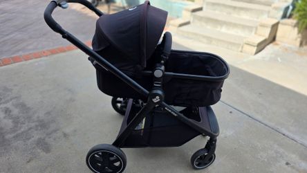 Maxi cosi stroller with bassinet and adapters
