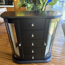 Jewelry Box With Rotating Necklace Hooks