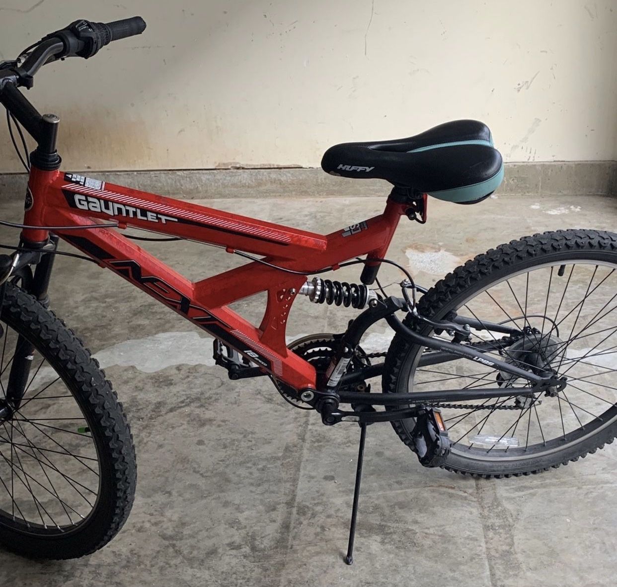 Red gauntlet bike sale