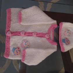 Hand Going To Baby Sweater And Hoodie 0-6m