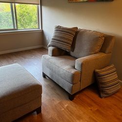 Single Sofa/Armchair With Ottoman 
