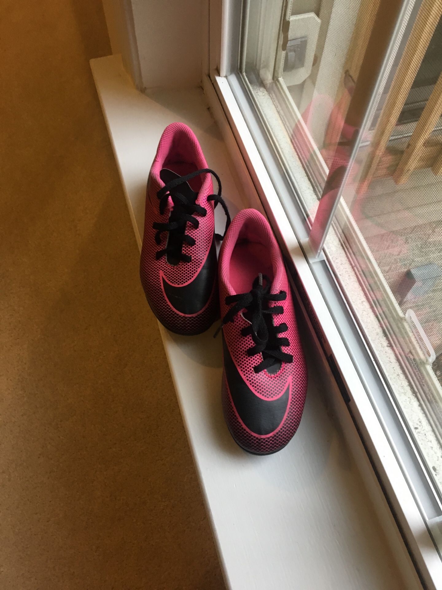 Girl soccer shoes size 1