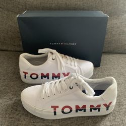 Tommy Hilfiger TWBLASEE Women's White Canvas Designer Sneakers size 8.5
