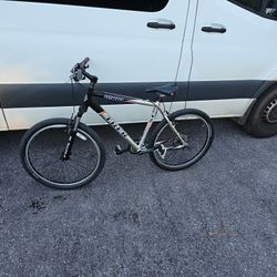 Trek 4900  Mountain Bike