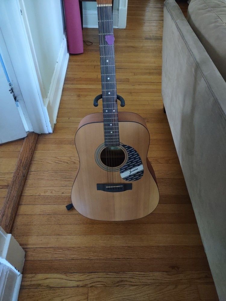 S-35 Jasmine Guitar And Stand