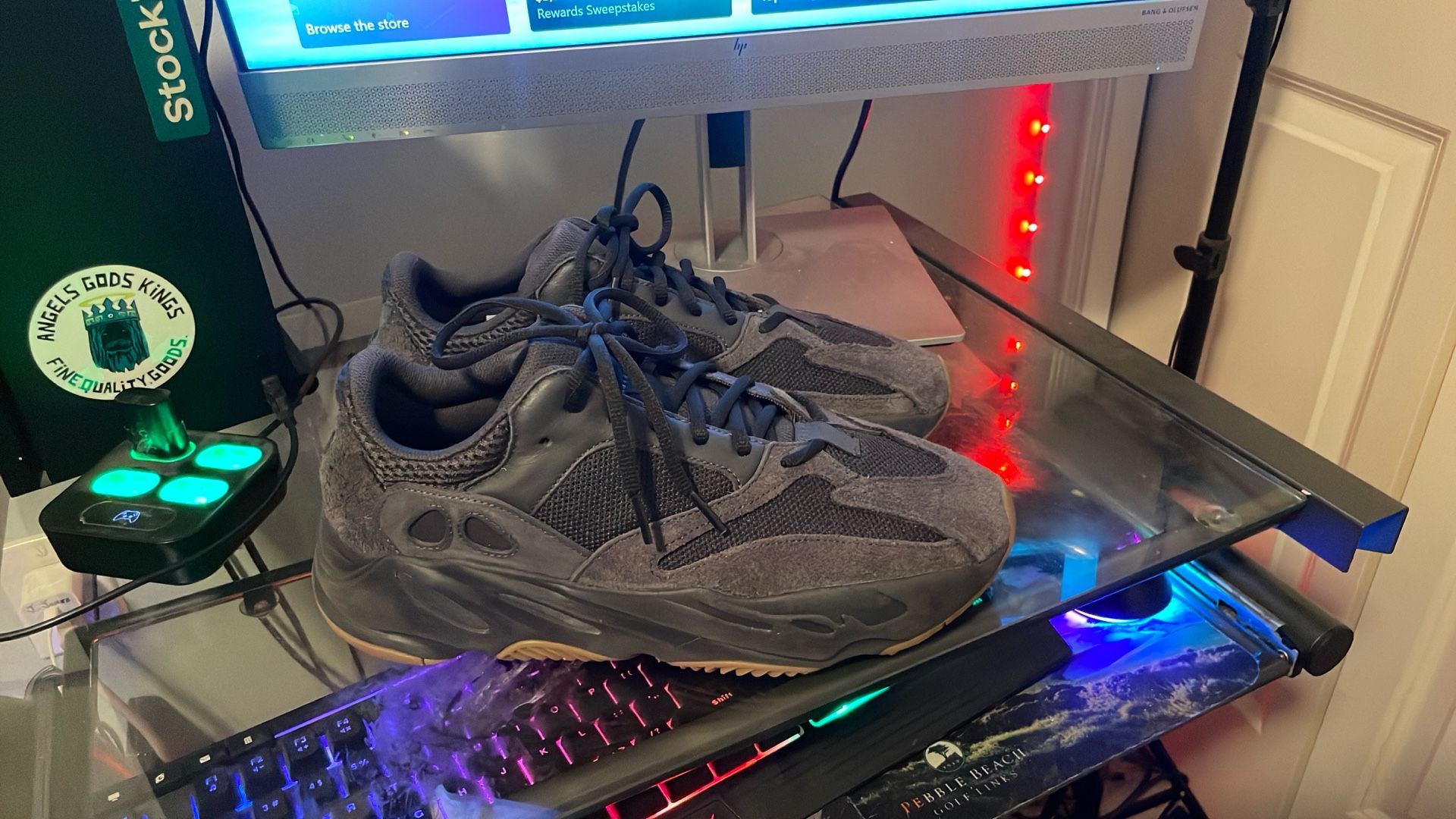 Adidas Yeezy Boost 700