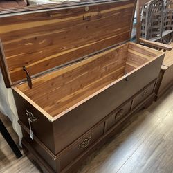 Cedar Chest (Lane)