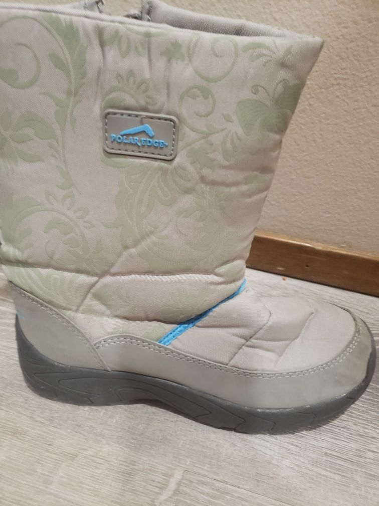 Free Womens snow winter boots size 8