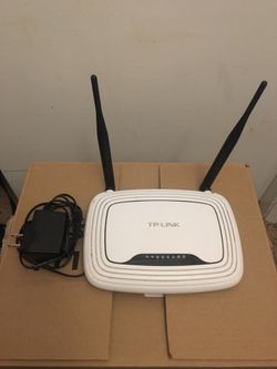 TP-Link WAN/LAN Router - works perfectly -LAN = 1 input /4 outputs