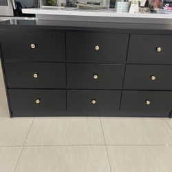 9-drawer Black dresser