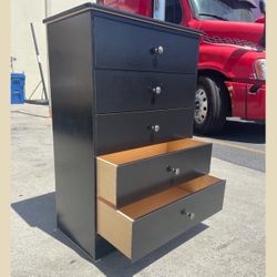 5 drawers dresser  / Five drawers dresser