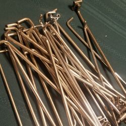 Box of 28 metal hanging hooks