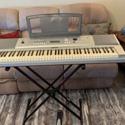 Yamaha Portable Electronic Grand Piano DGX-220