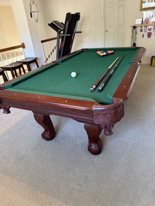 Sportcraft  Like New 87" Pool Table