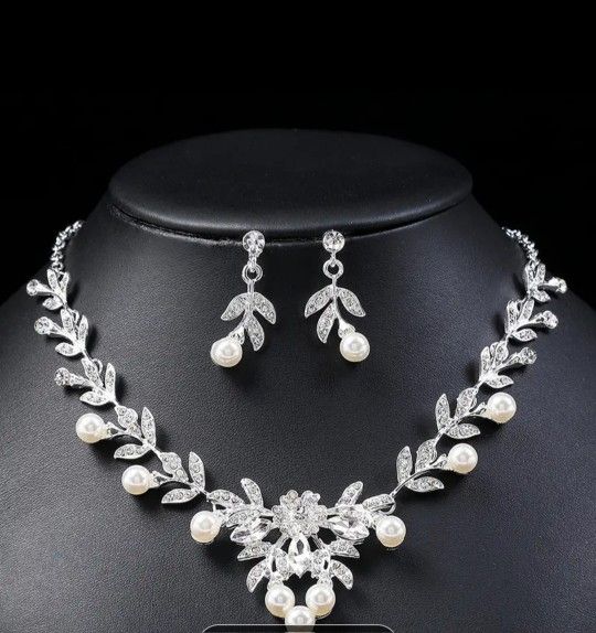 Elegant Jewelry Silver Set
