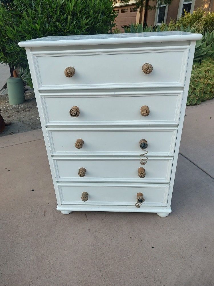 Dresser