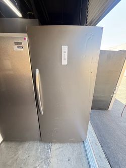 Frigidaire - 20 cu. ft. Frost Free, Garage Ready Upright Freezer in Carbon 😍