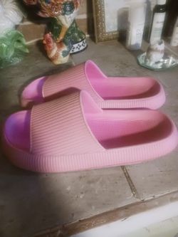 Pink slides in excellent shape size 10