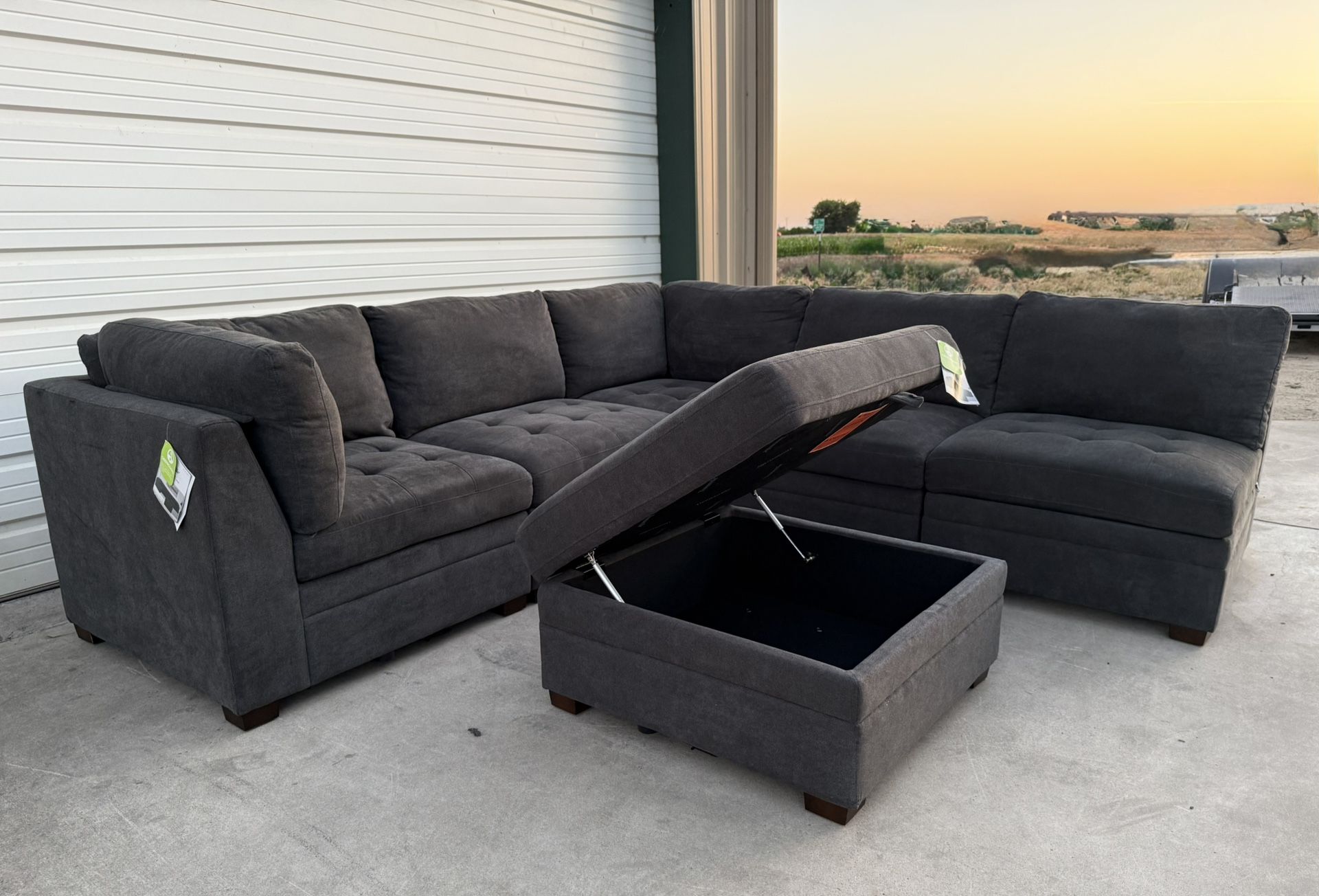 6 PIECE MODULAR SECTIONAL WITH OTTOMAN