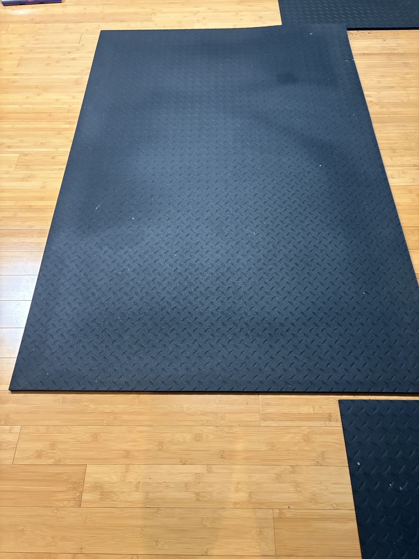 Heavy Duty Diamond Pattern 1/2 Rubber Gym Mat