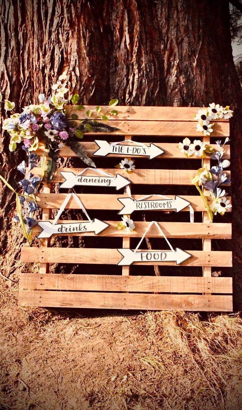 Rustic wedding decor