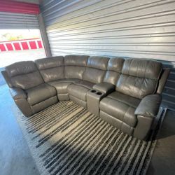 Top-Grain Leather Havertys Aviator Sectional - Power Recliners