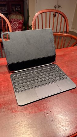 Genuine Apple A2975 MWR23LL/A Magic Keyboard for iPad Pro 11"