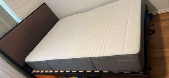 Queen size bed frame & mattress