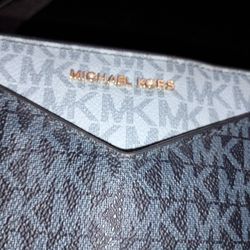 Micheal Kors Purse, Used, 60$ Off If Purchased You Will Get An Additional 10 Dollars Off