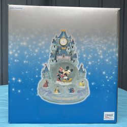 New Mickey & Minnie Disney Store Exclusive - Loves First Kiss Snow Globe