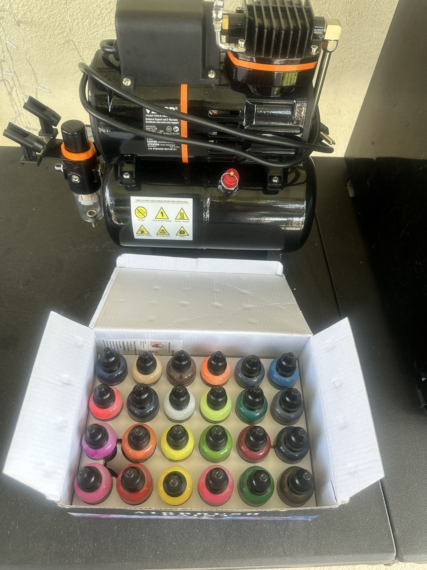 Airbrush Compressor With Paint