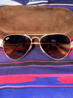 Ray-Ban Aviator Sunglasses Gold Frame