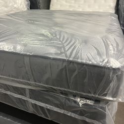 Queen Sealy Posturepedic Mattress 