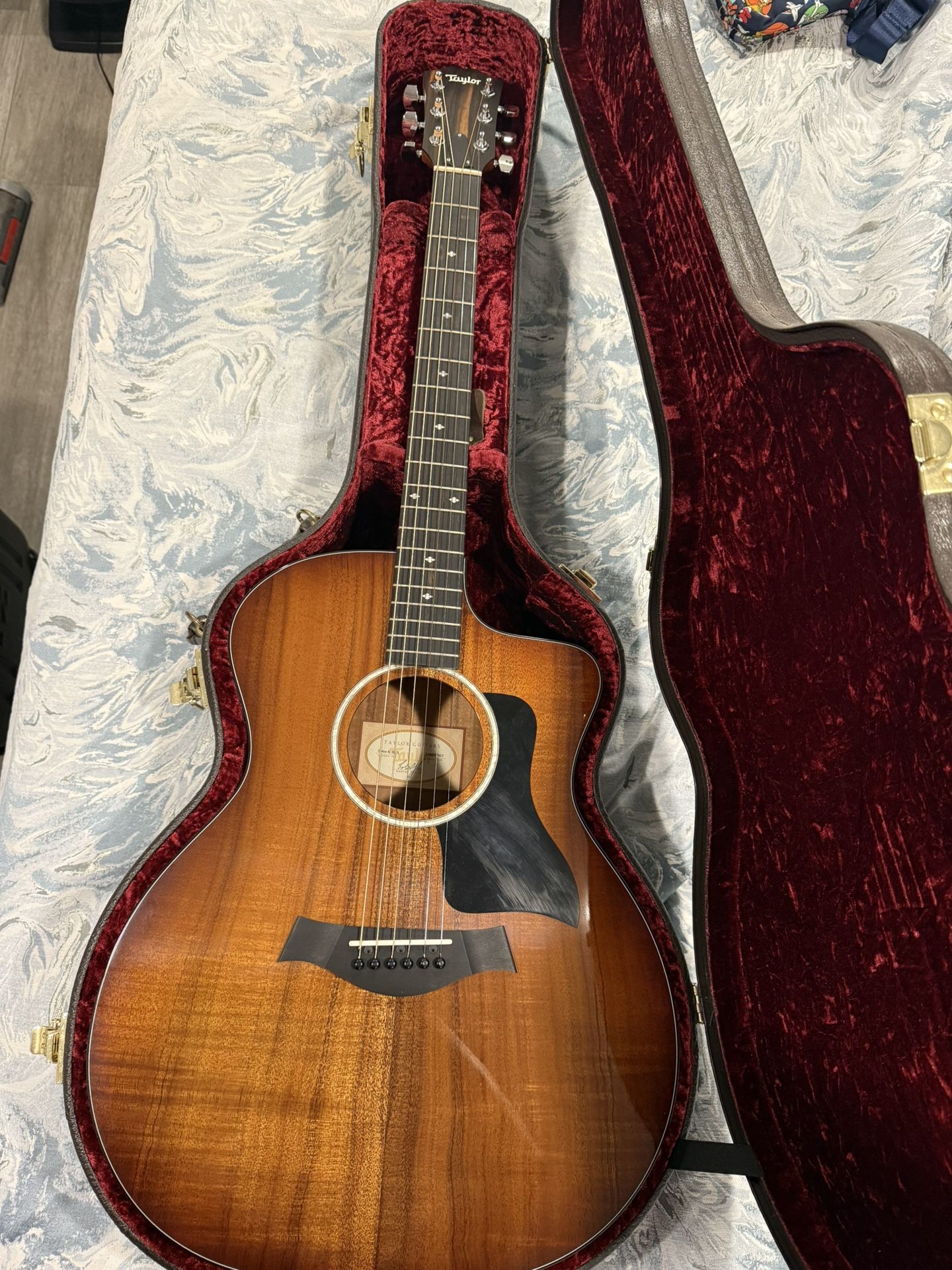 Taylor 224ce-K DLX Acoustic/Electric Guitar