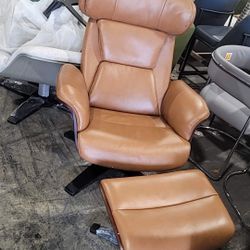 Minor damaged desk Chair