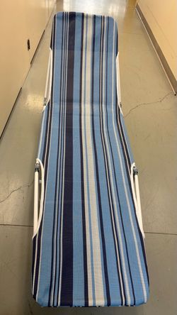 Foldable lounge chair