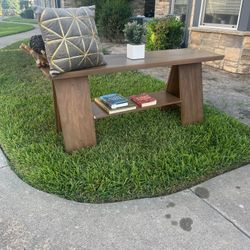 🪵✨ Modern and Functional Wooden Table ✨🪵